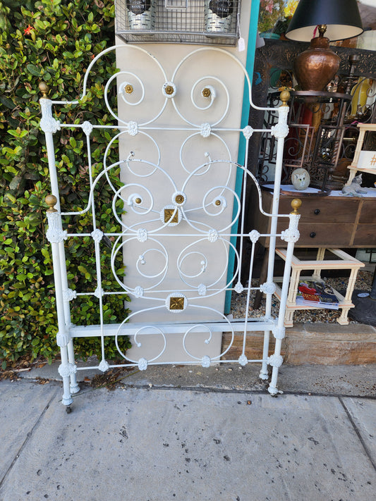 Wrot Iron Antique Bed [Twin]