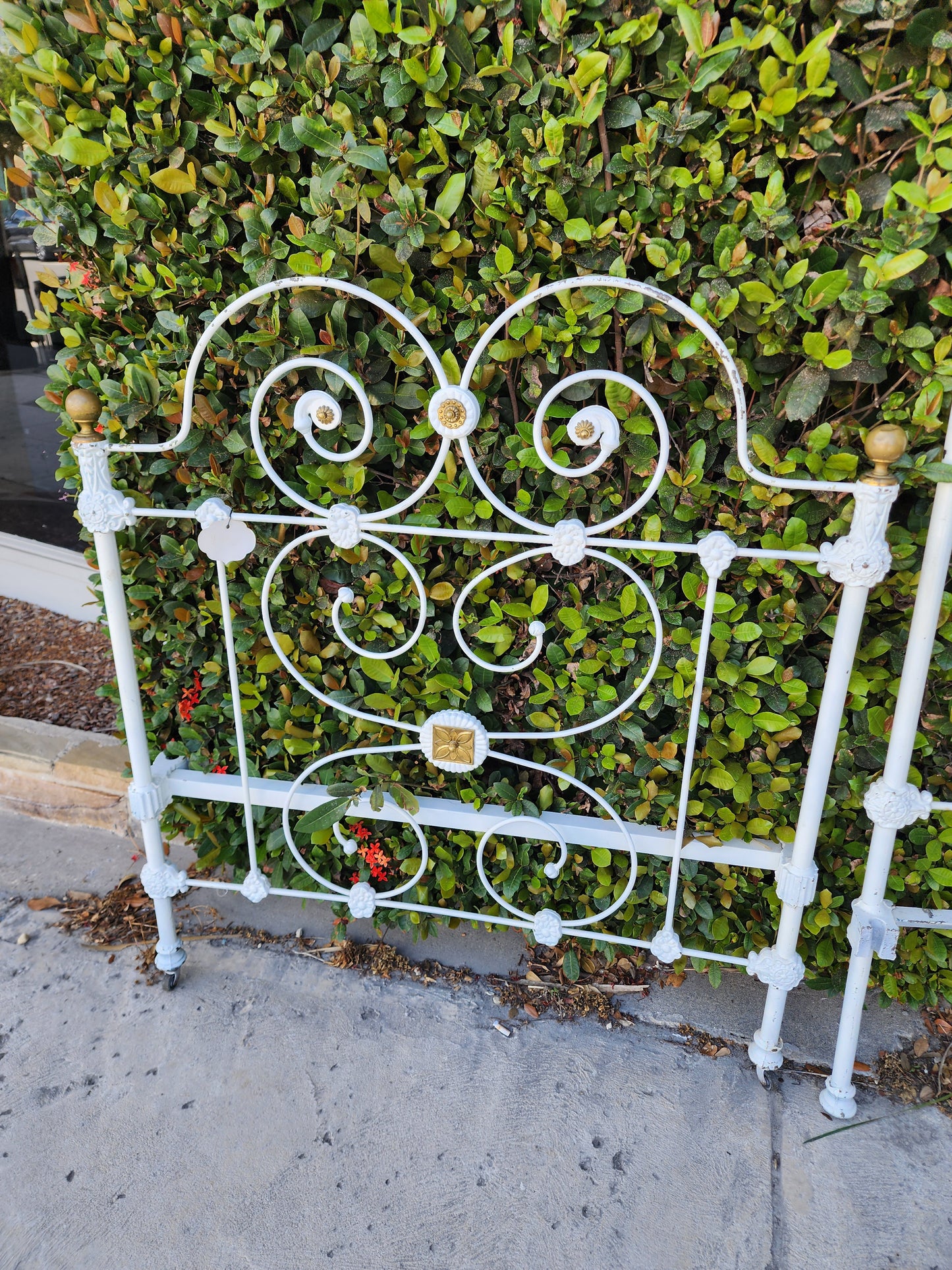 Wrot Iron Antique Bed [Twin]