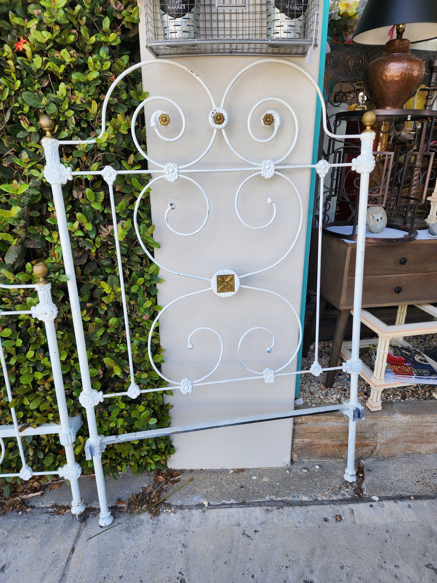 Wrot Iron Antique Bed [Twin]